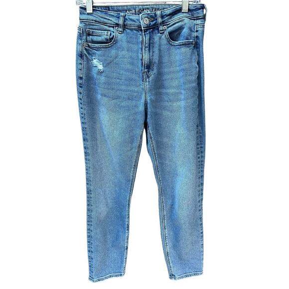 AMERICAN EAGLE AE Light Wash Denim Stretch Curvy Mom Jean Size 4 Short - Picture 1 of 9